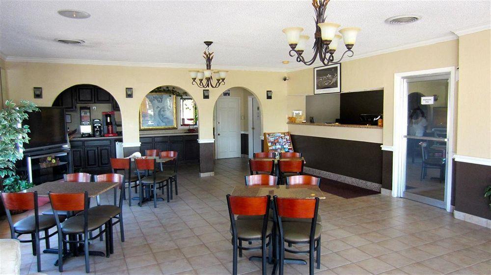 Americas Best Value Inn & Suites Brenham Exterior photo