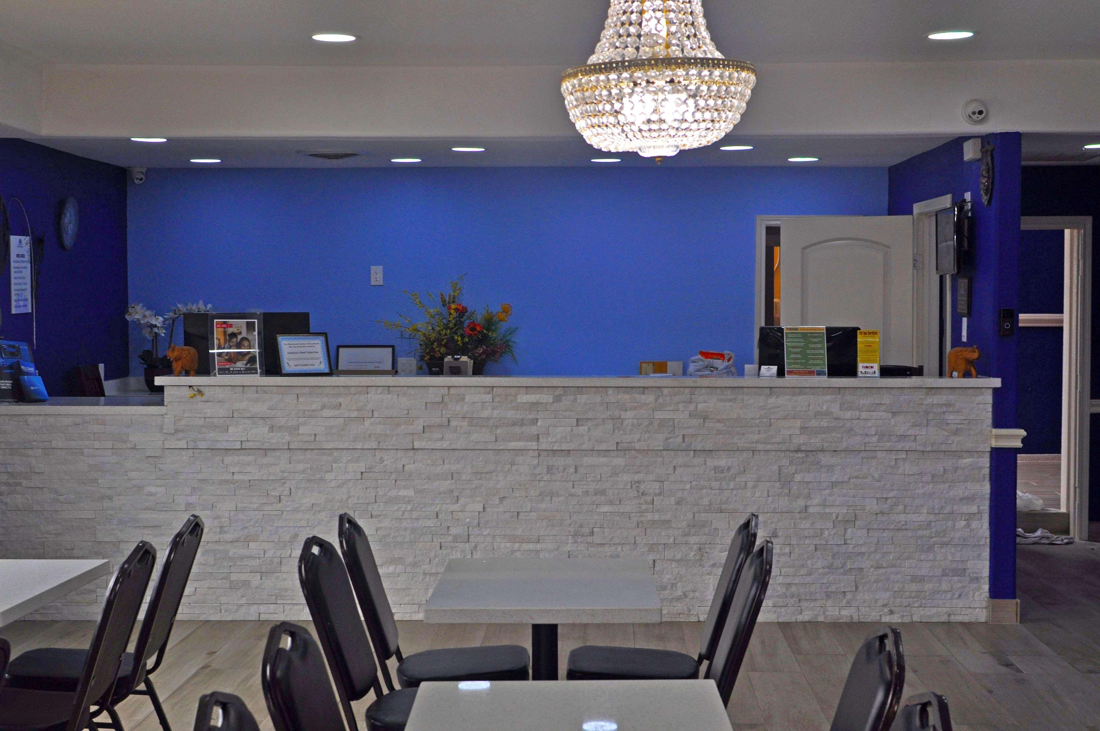 Americas Best Value Inn & Suites Brenham Exterior photo