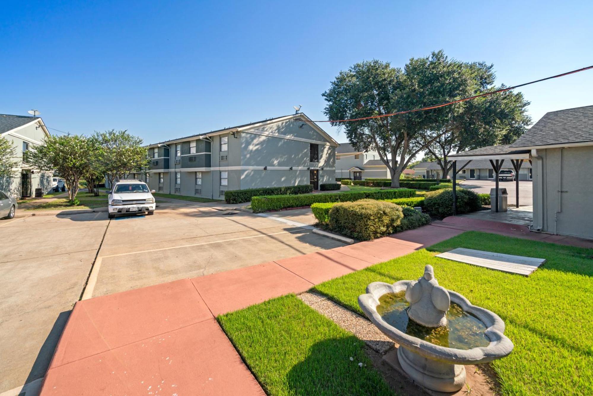 Americas Best Value Inn & Suites Brenham Exterior photo
