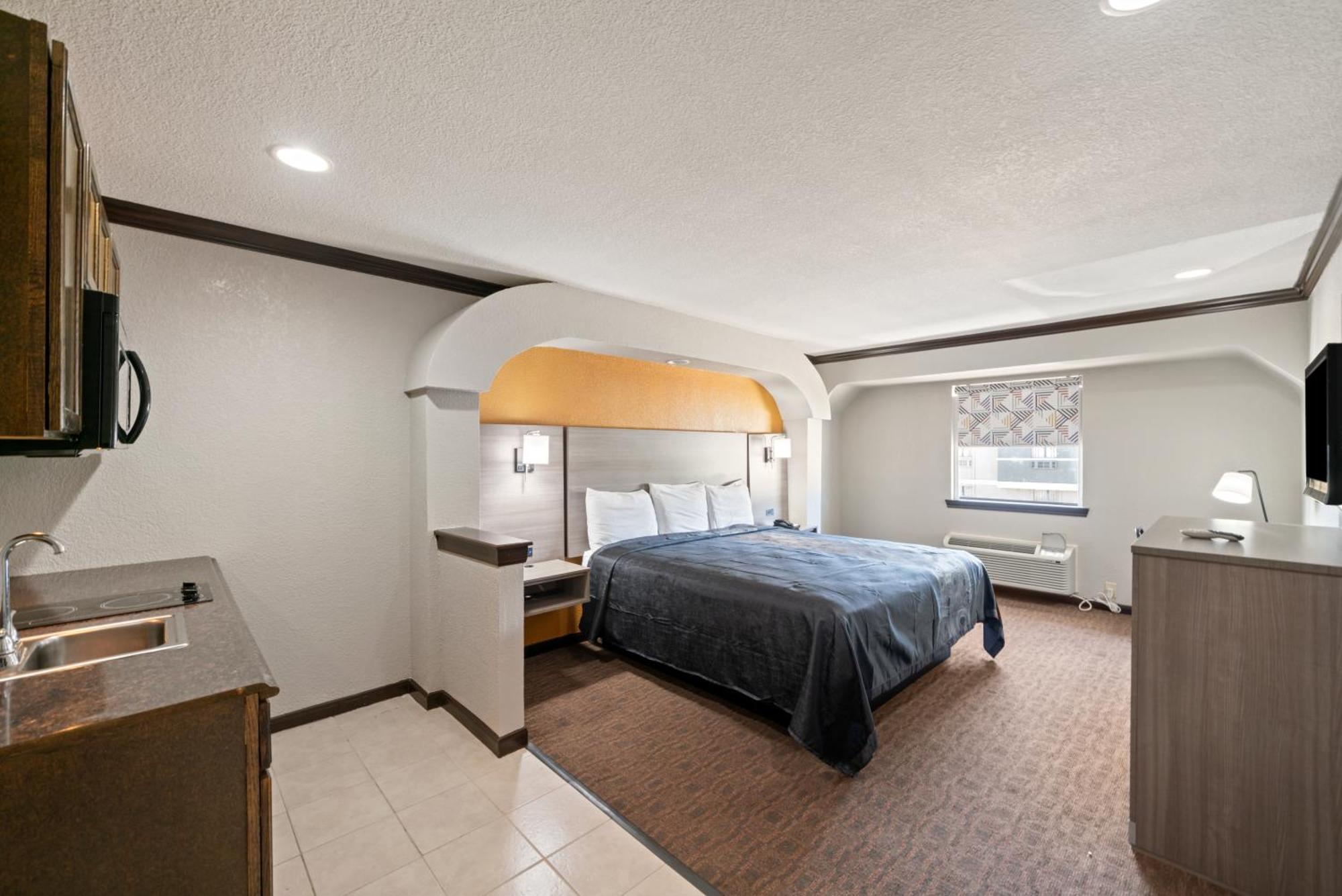 Americas Best Value Inn & Suites Brenham Exterior photo