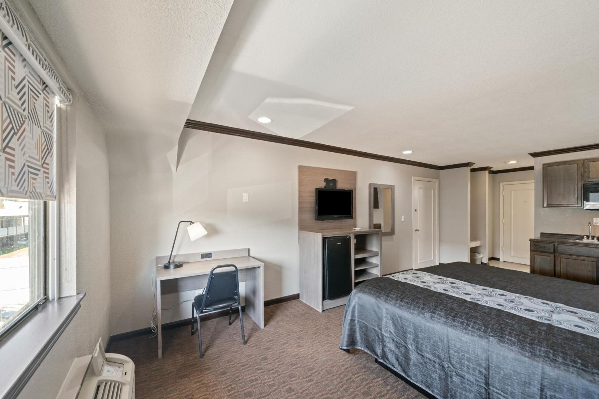 Americas Best Value Inn & Suites Brenham Exterior photo