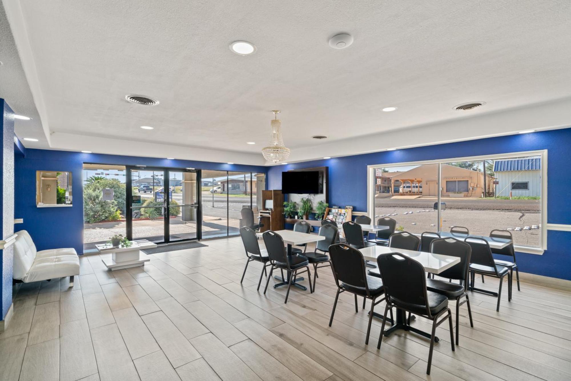 Americas Best Value Inn & Suites Brenham Exterior photo