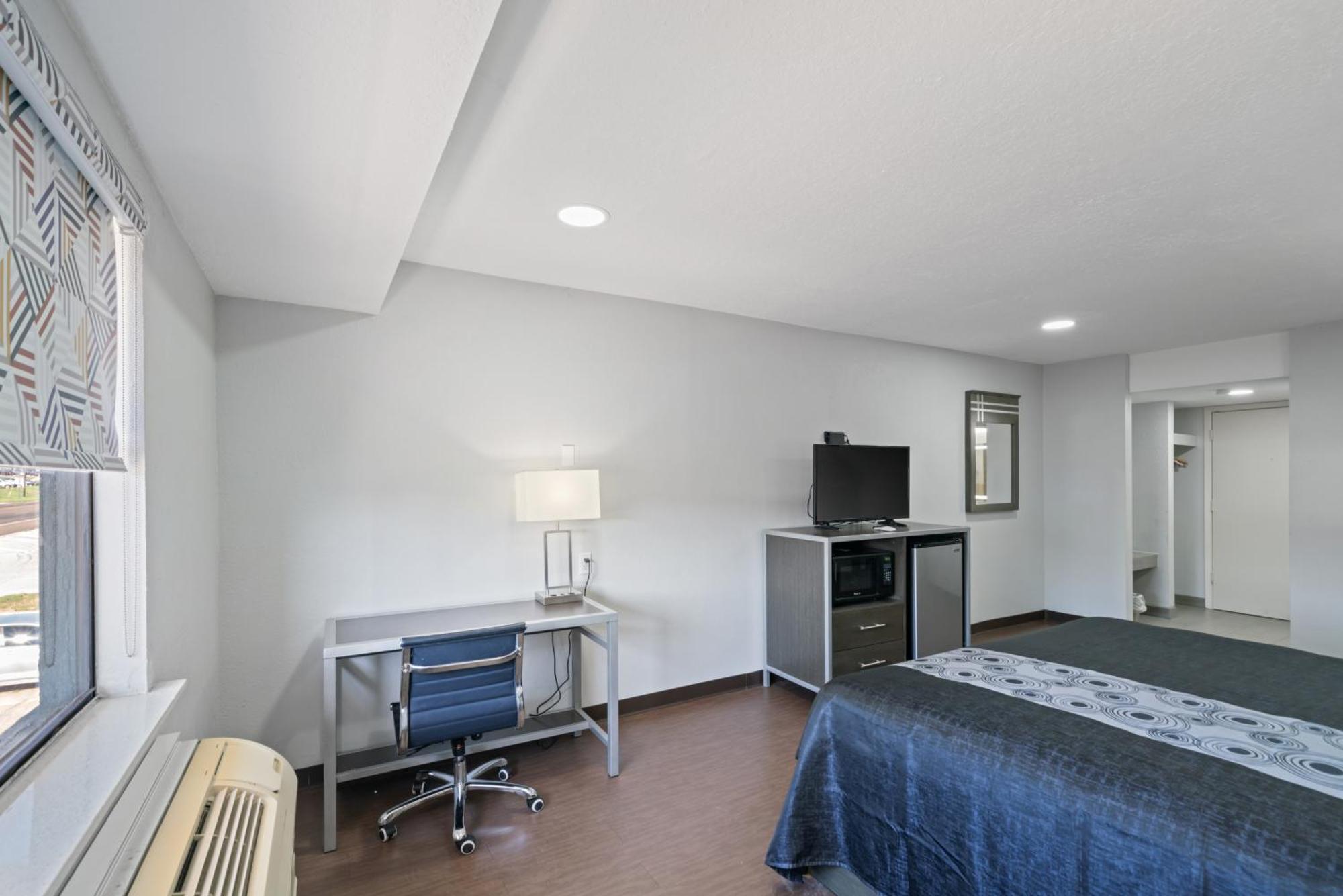 Americas Best Value Inn & Suites Brenham Exterior photo
