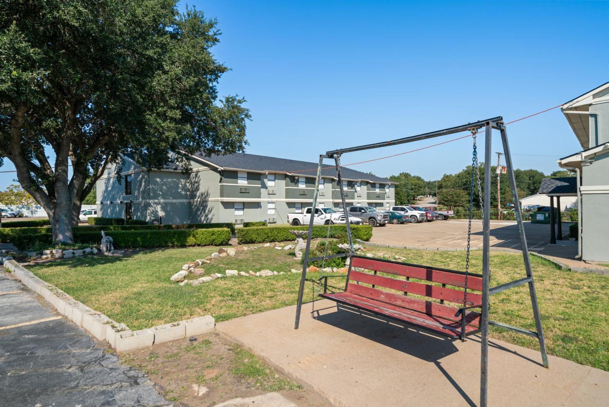 Americas Best Value Inn & Suites Brenham Exterior photo