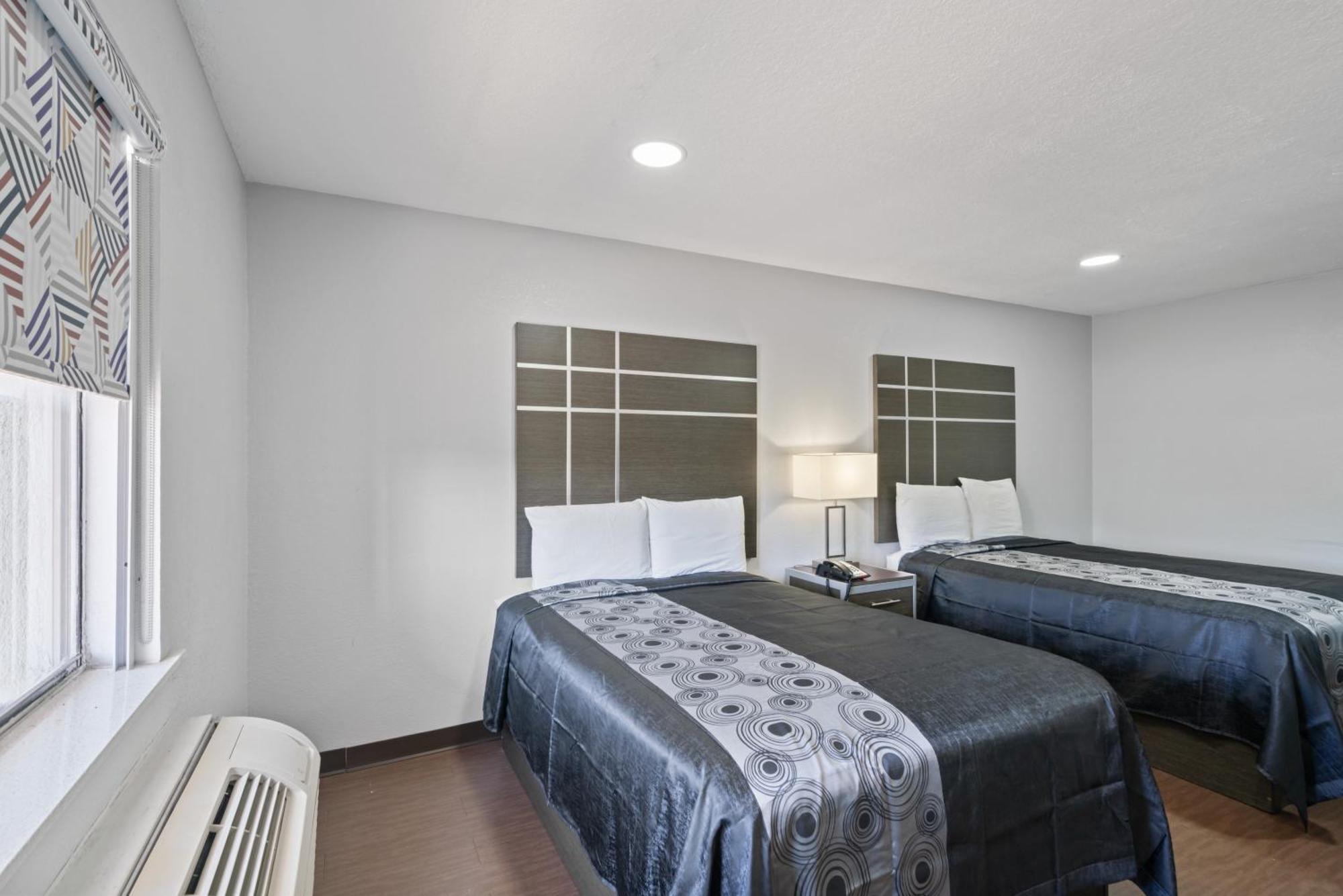Americas Best Value Inn & Suites Brenham Exterior photo