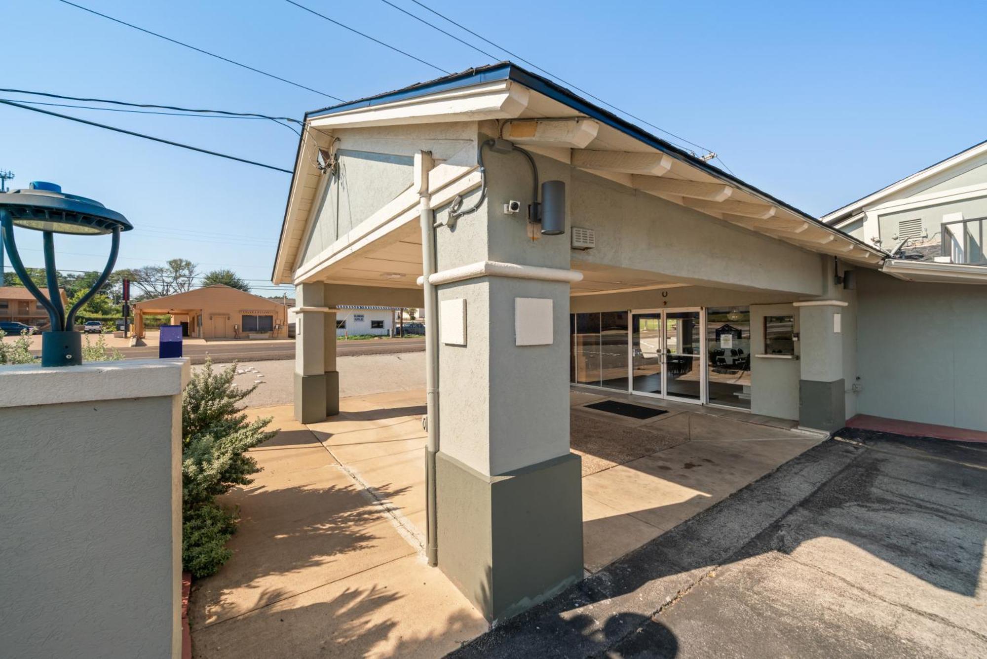 Americas Best Value Inn & Suites Brenham Exterior photo