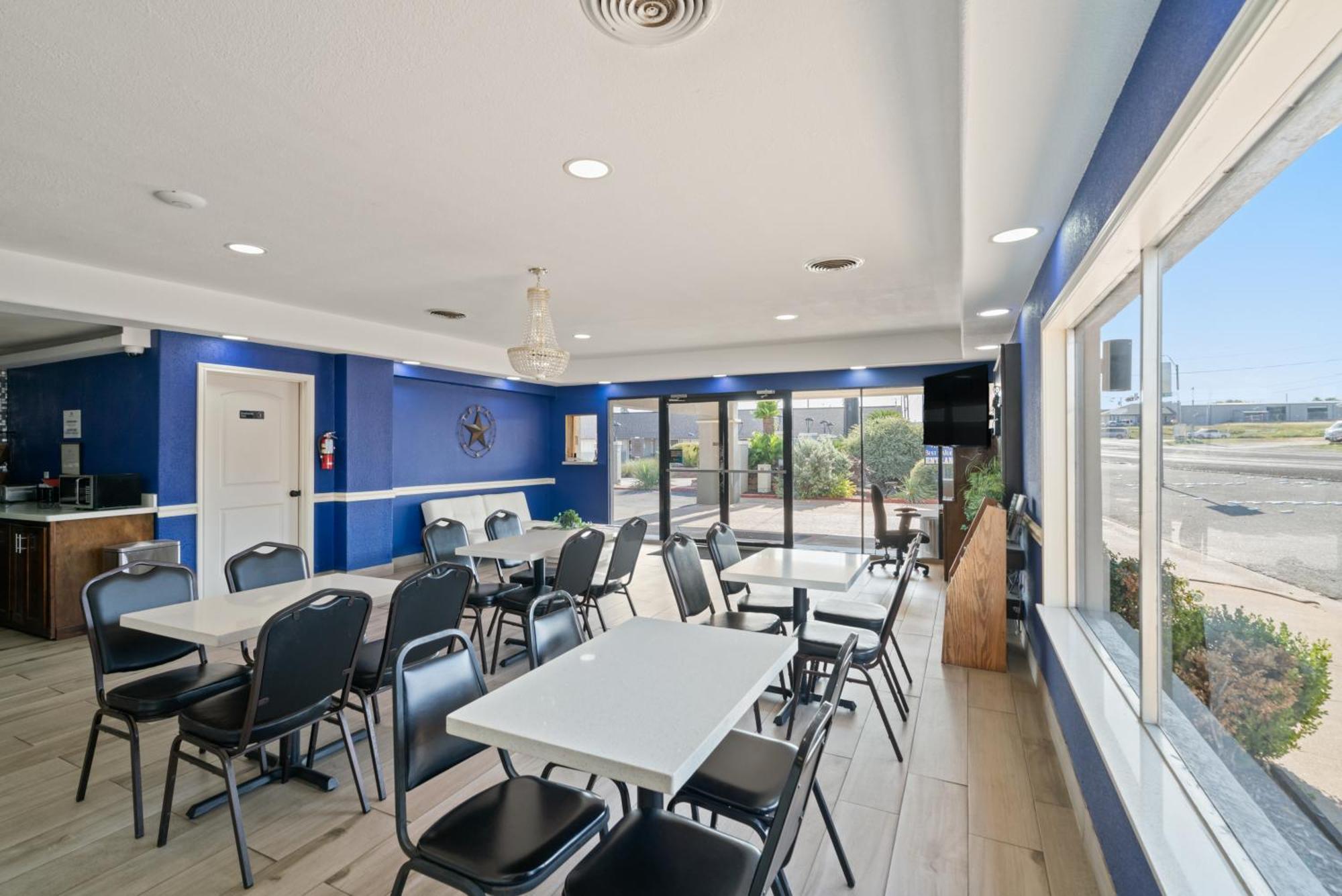 Americas Best Value Inn & Suites Brenham Exterior photo