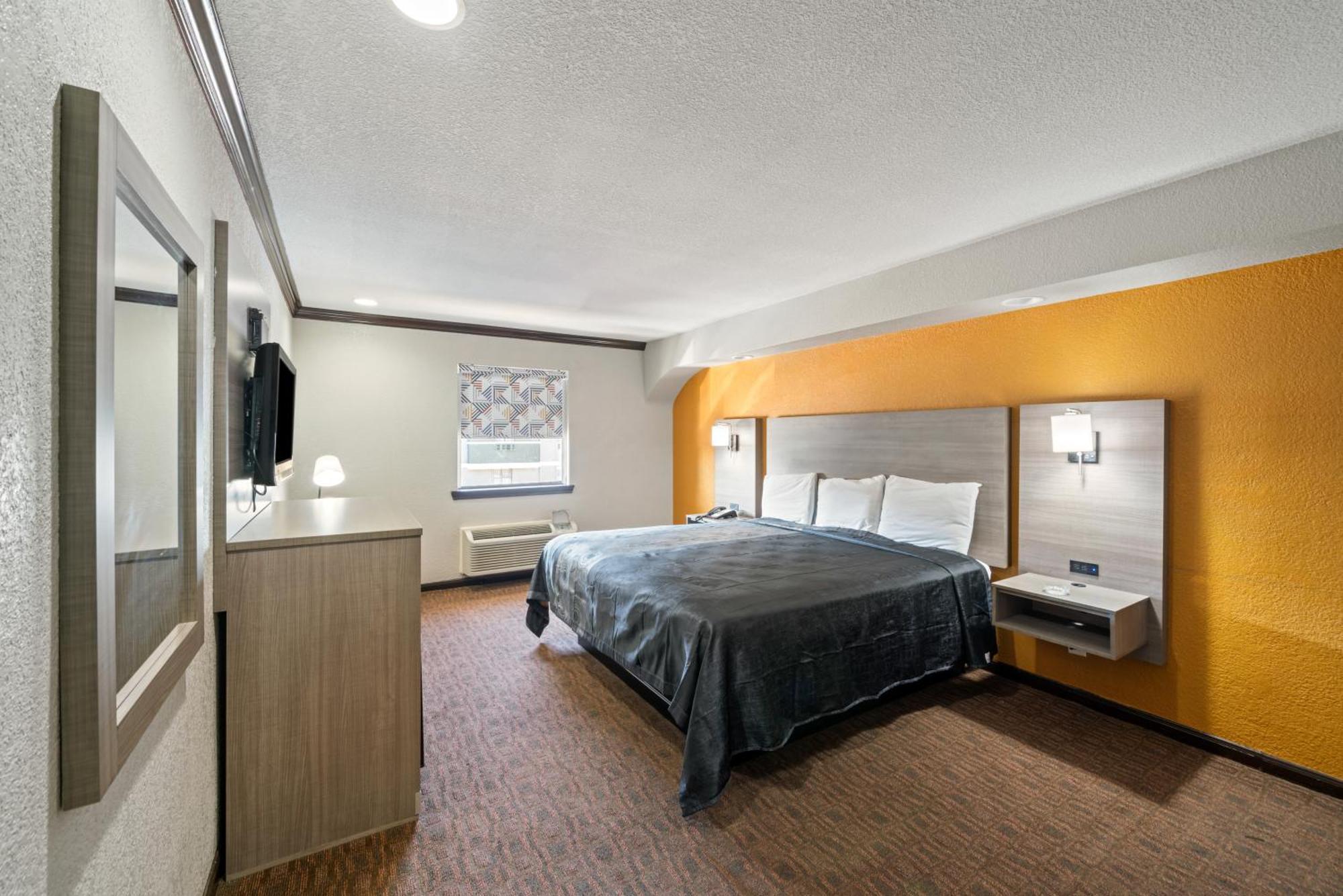 Americas Best Value Inn & Suites Brenham Exterior photo