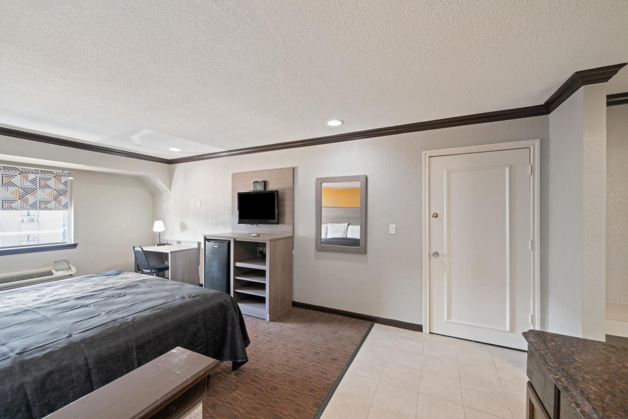 Americas Best Value Inn & Suites Brenham Exterior photo