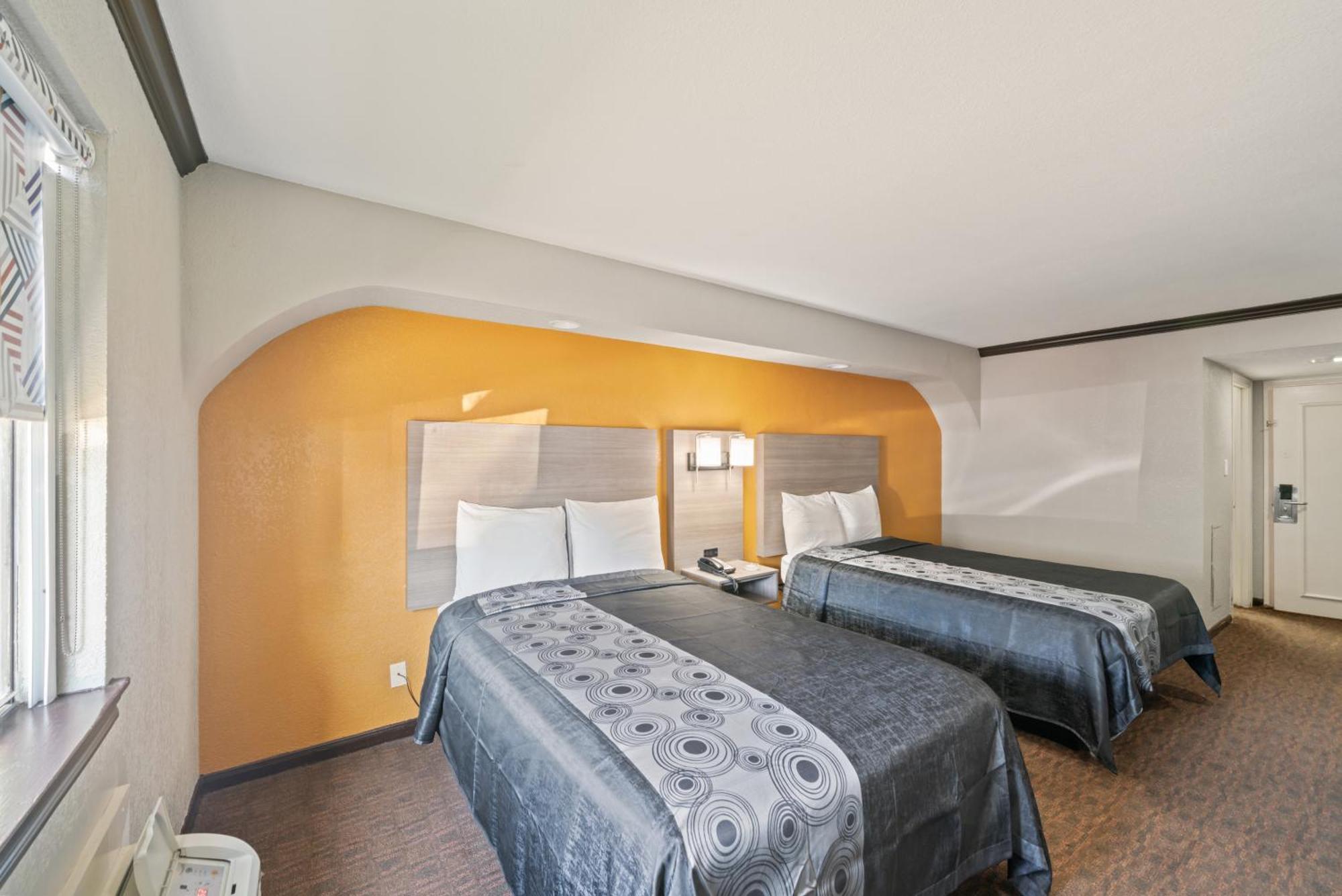 Americas Best Value Inn & Suites Brenham Exterior photo