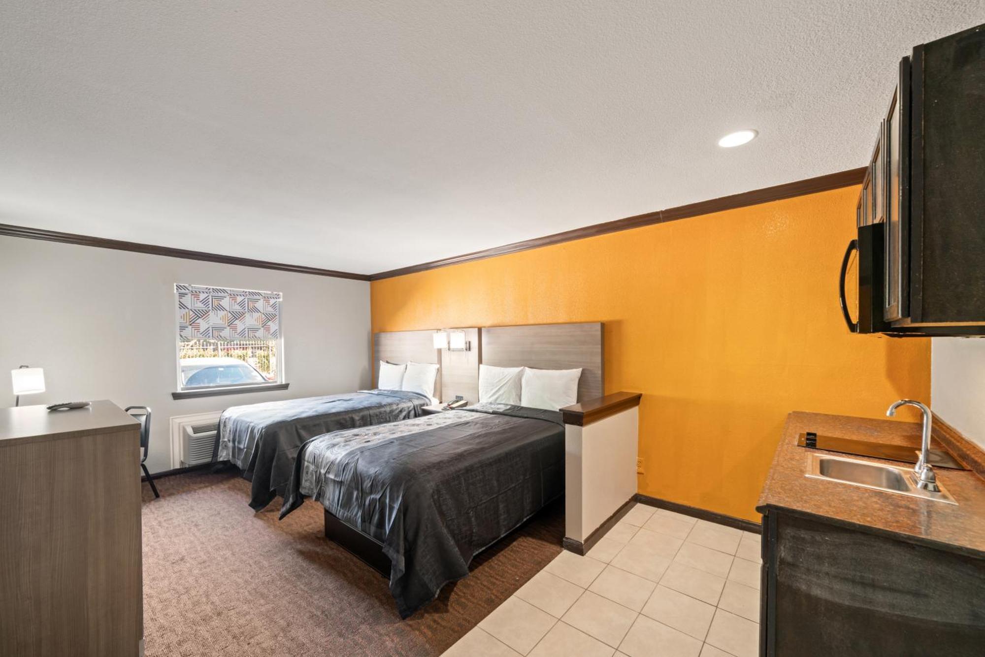 Americas Best Value Inn & Suites Brenham Exterior photo