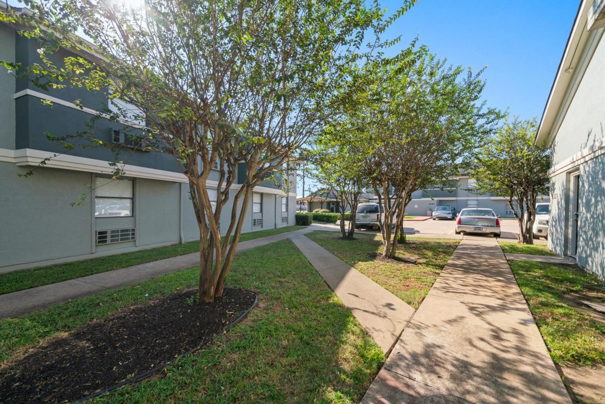 Americas Best Value Inn & Suites Brenham Exterior photo