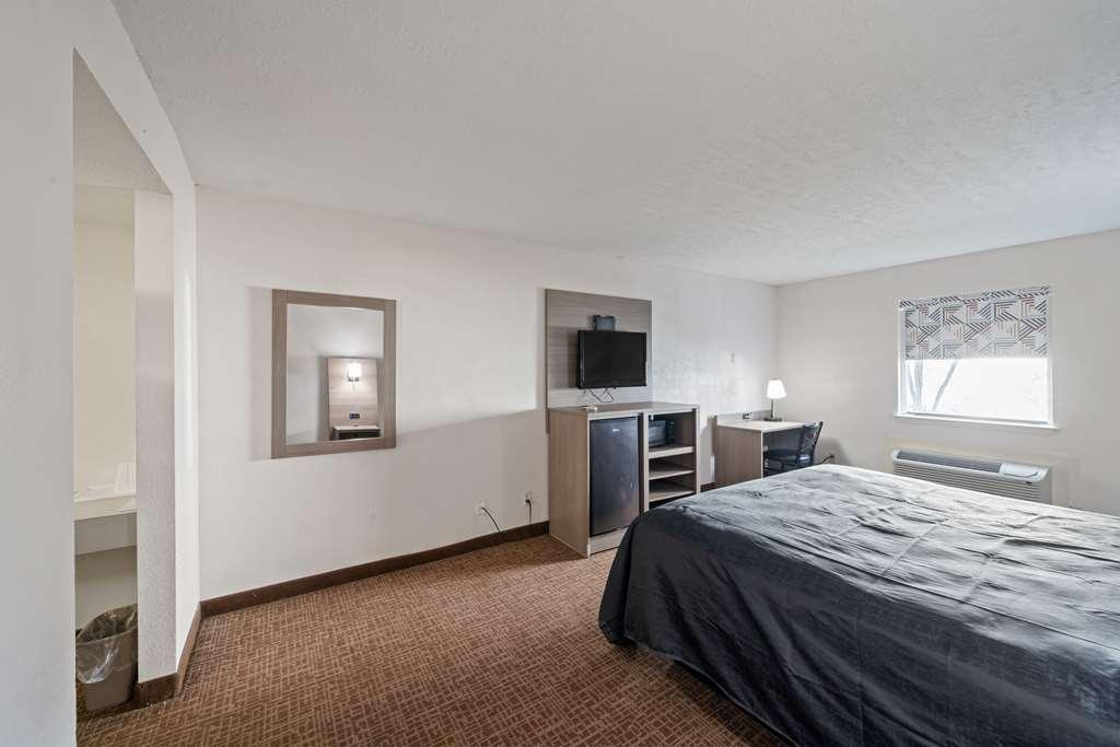 Americas Best Value Inn & Suites Brenham Room photo