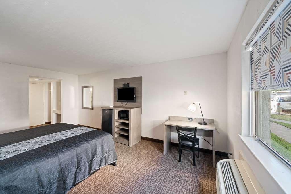Americas Best Value Inn & Suites Brenham Room photo