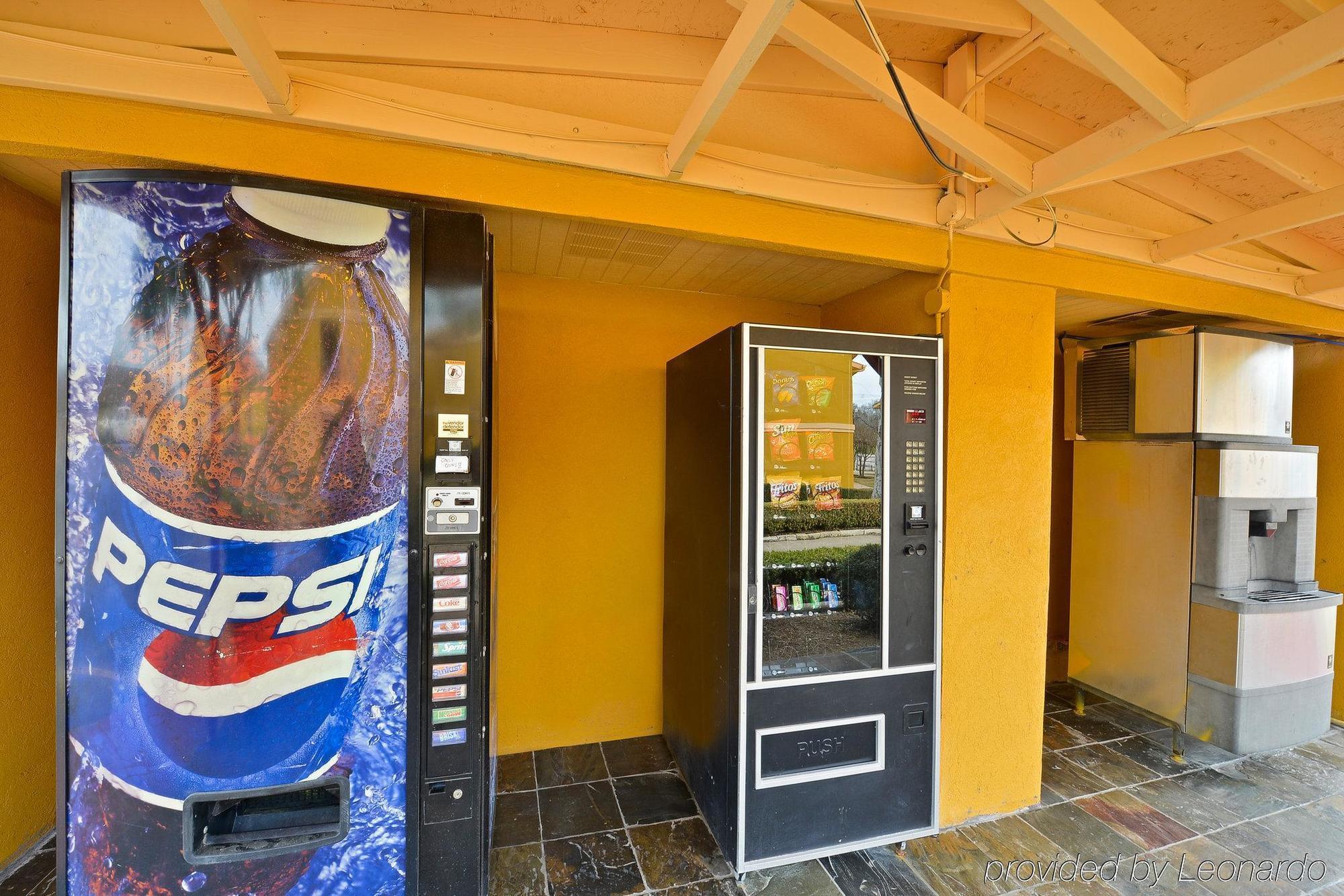 Americas Best Value Inn & Suites Brenham Exterior photo