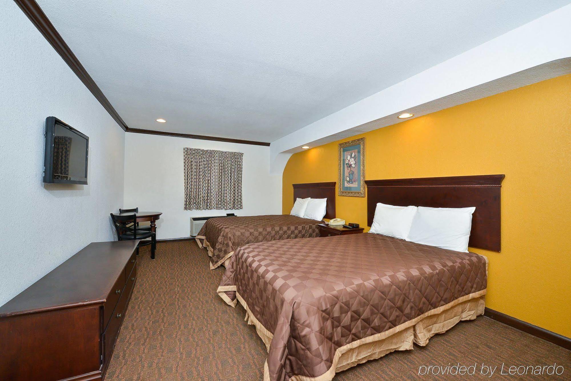 Americas Best Value Inn & Suites Brenham Exterior photo
