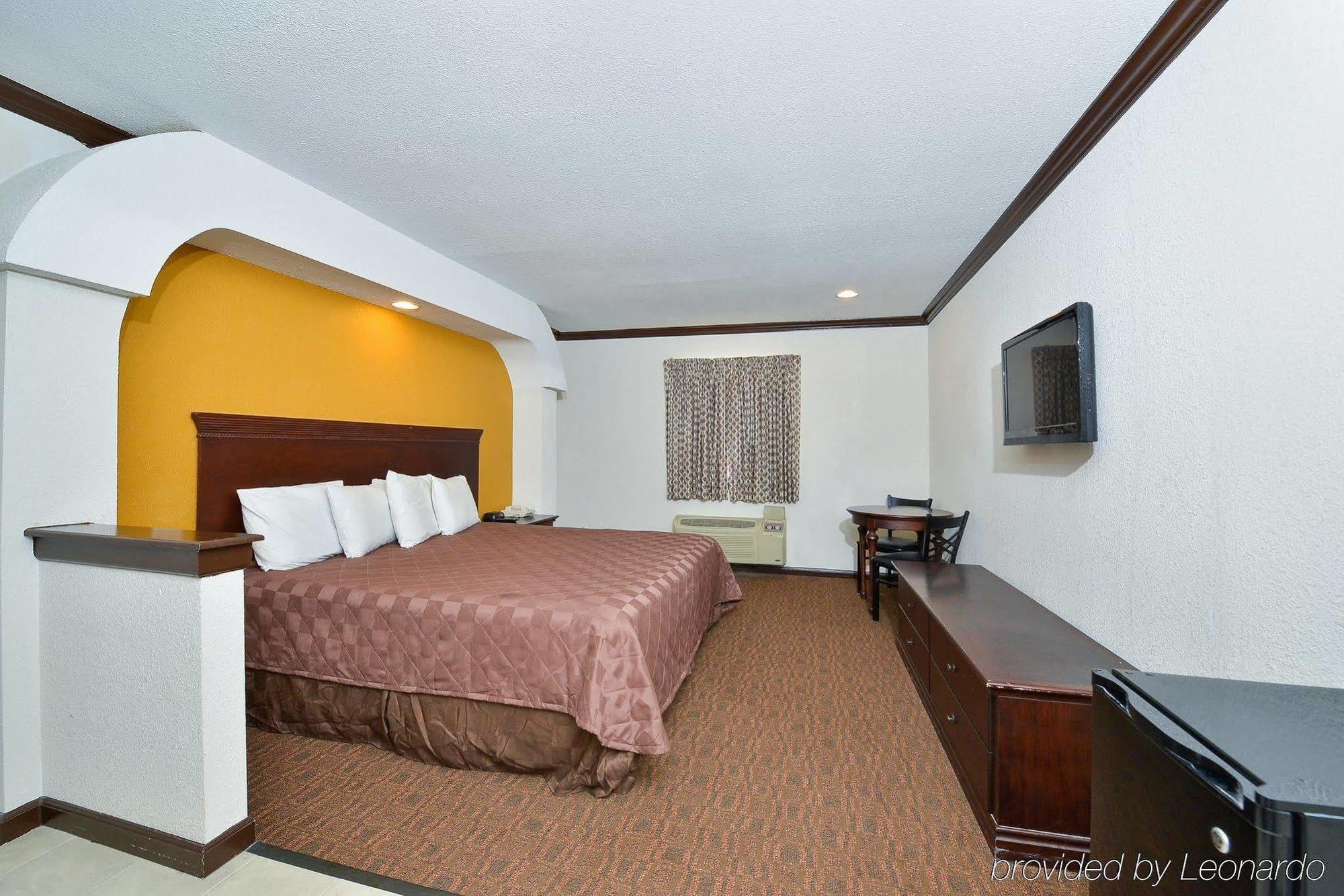 Americas Best Value Inn & Suites Brenham Exterior photo