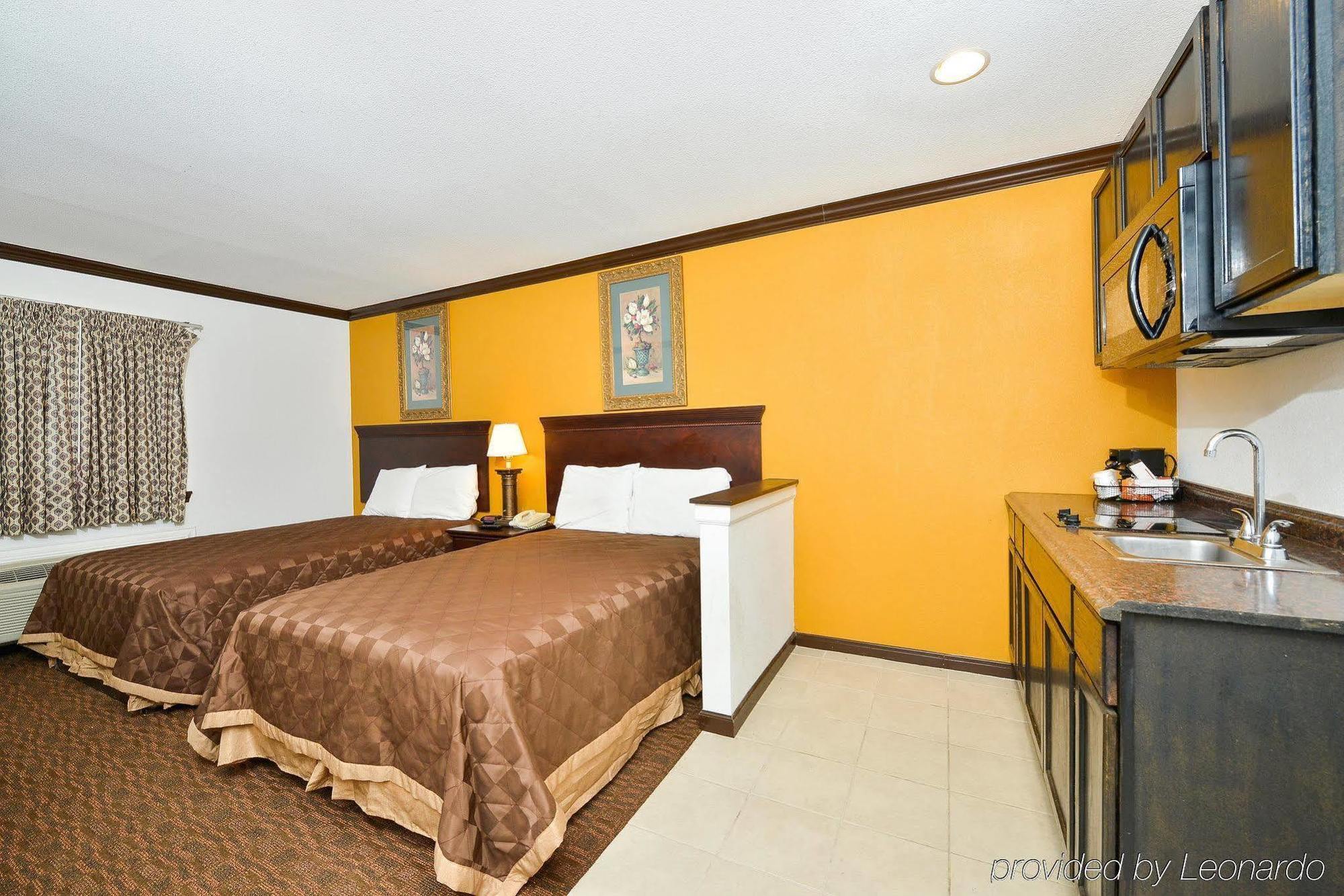 Americas Best Value Inn & Suites Brenham Exterior photo