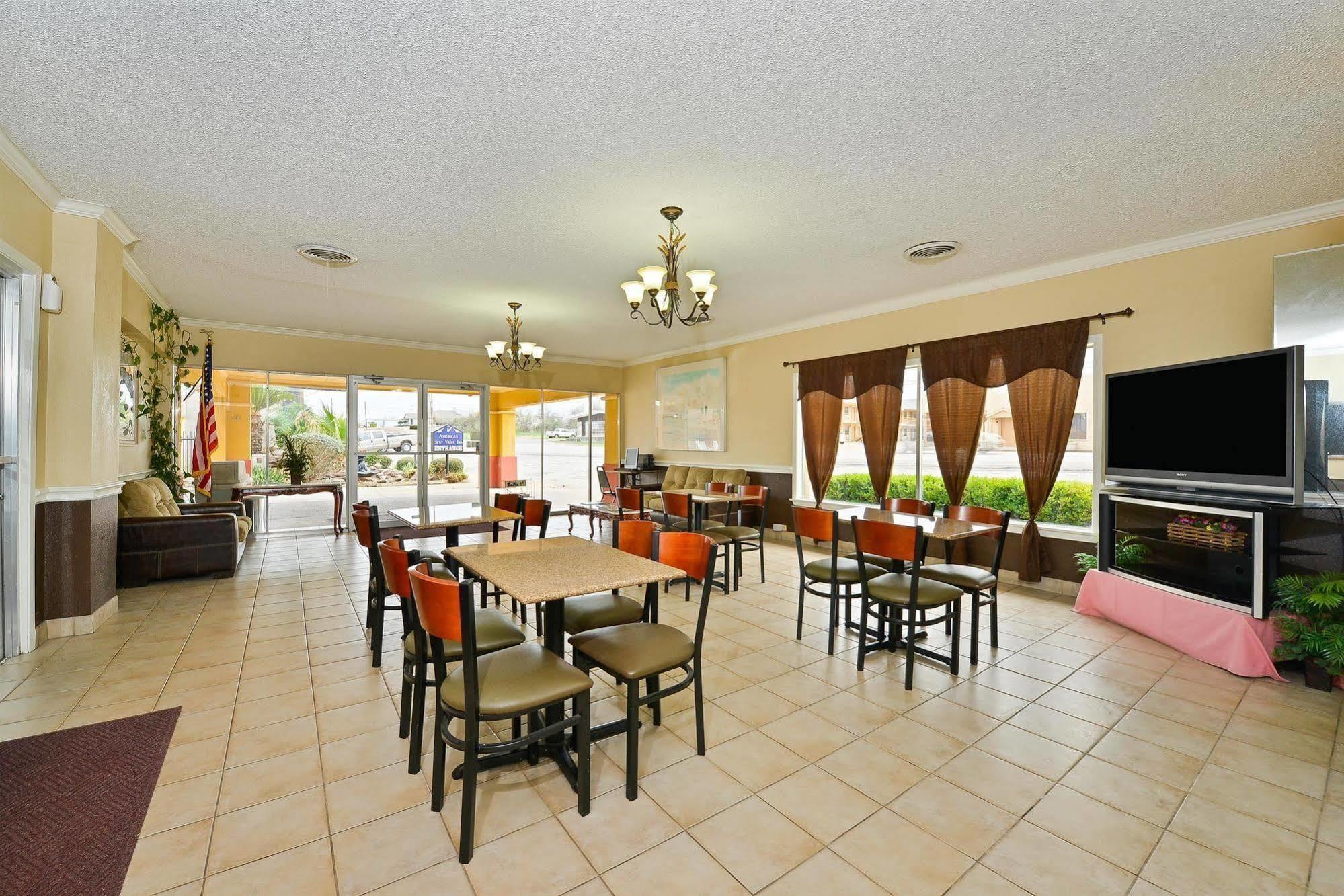 Americas Best Value Inn & Suites Brenham Exterior photo