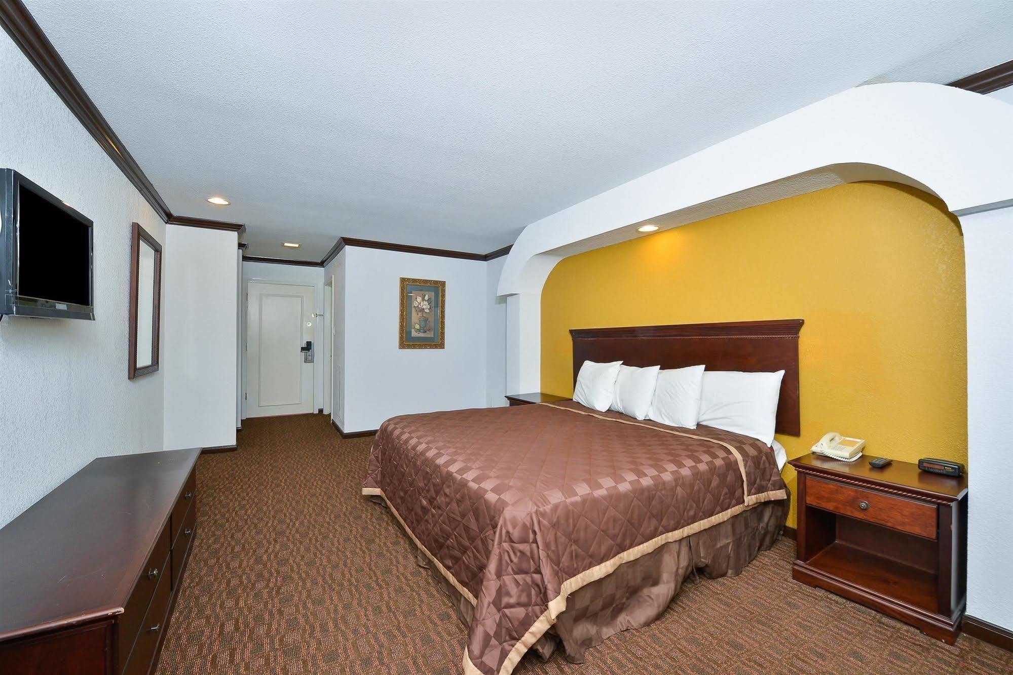 Americas Best Value Inn & Suites Brenham Exterior photo